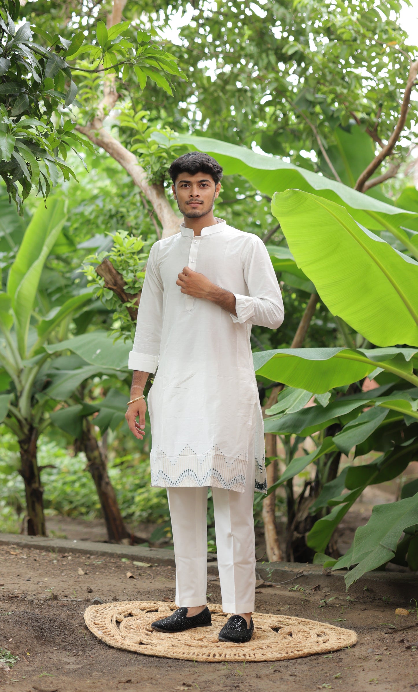 WAVVY WHITE CLASSIC BUTI MEN'S DESIGNER PREMIUM KURTA
