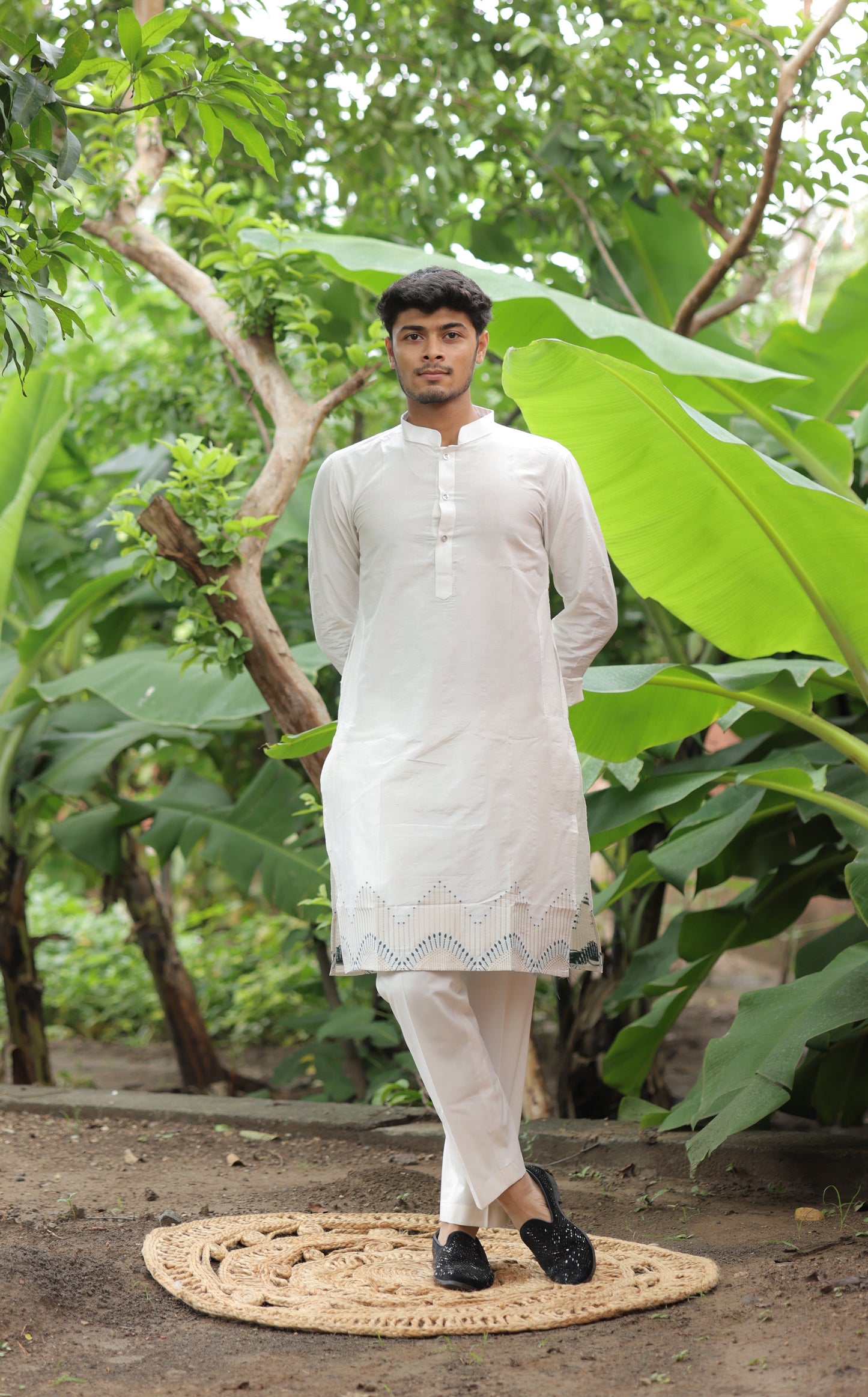 WAVVY WHITE CLASSIC BUTI MEN'S DESIGNER PREMIUM KURTA