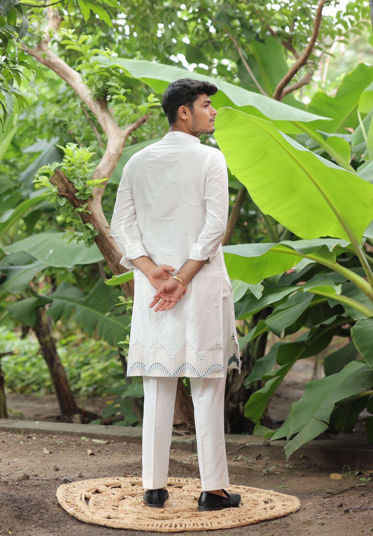 WAVVY WHITE CLASSIC BUTI MEN'S DESIGNER PREMIUM KURTA