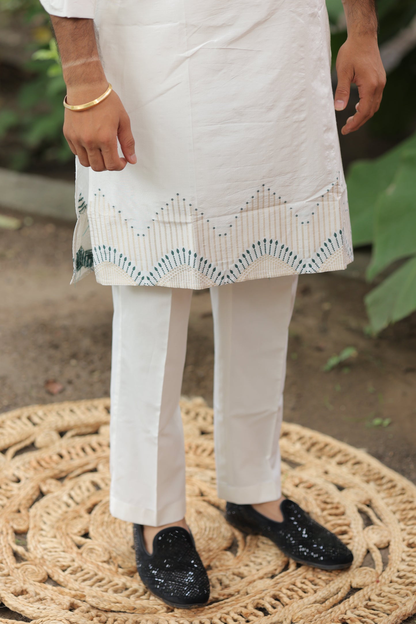 WAVVY WHITE CLASSIC BUTI MEN'S DESIGNER PREMIUM KURTA