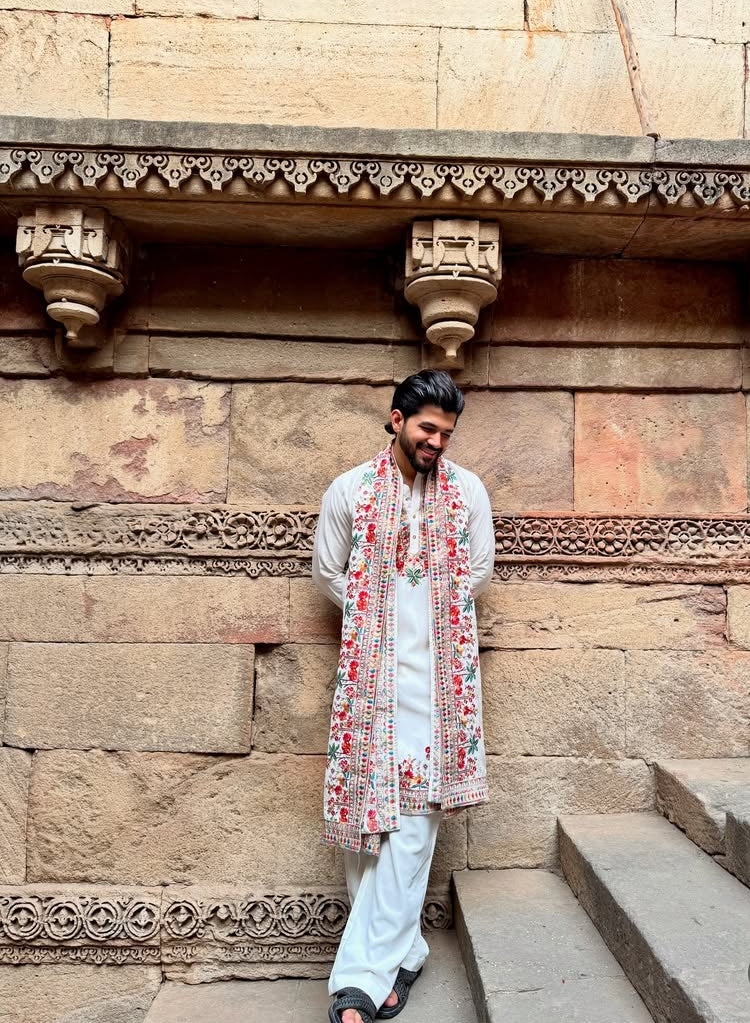 WHITE SILK KURTA SET WITH DUPATTA